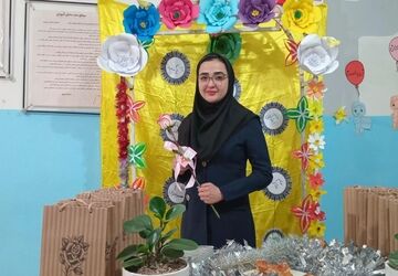 معلم نوری است که هر دل کوچک را روشن می‌کند