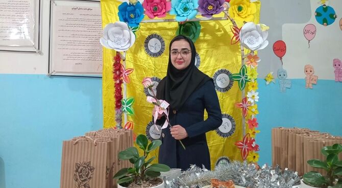 معلم نوری است که هر دل کوچک را روشن می‌کند
