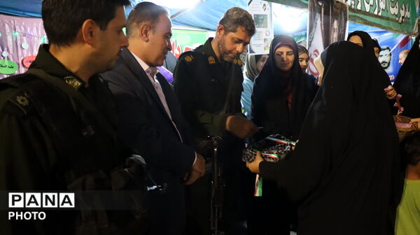  شور و نشاط دانش‌آموزی در موج اجتماع مردمی پاکدشت