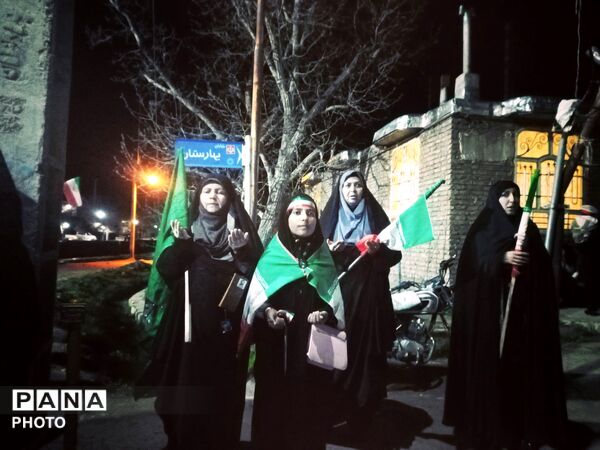تجمع شبانه مردم ولایت مدار وانقلابی در حسینیه شهدای شهر بار