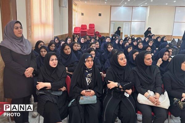 آموزش امداد و نجات در مدرسه گل‌های نمونه ورامین