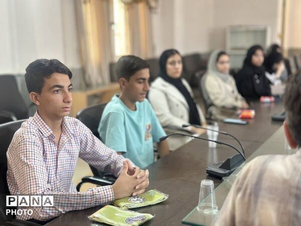 آیین تجلیل از خبرنگاران پانا و اعضای شورای دانش‌آموزی بستک