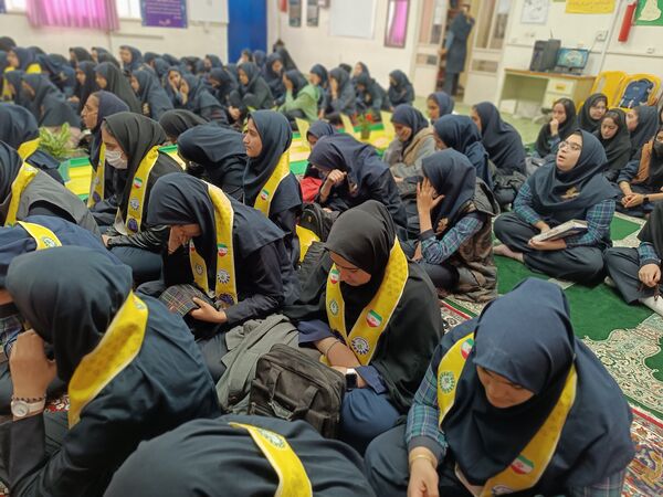 محفل انس با قرآن کریم  در دبیرستان شاهد یاس نبی «س»