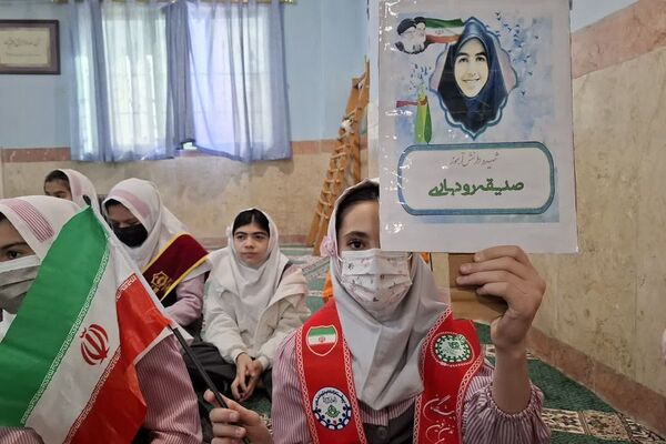 فیروزکوه میزبان طرح «لاله‌های روشن» کاشت نمادین گل به یاد شهدا
