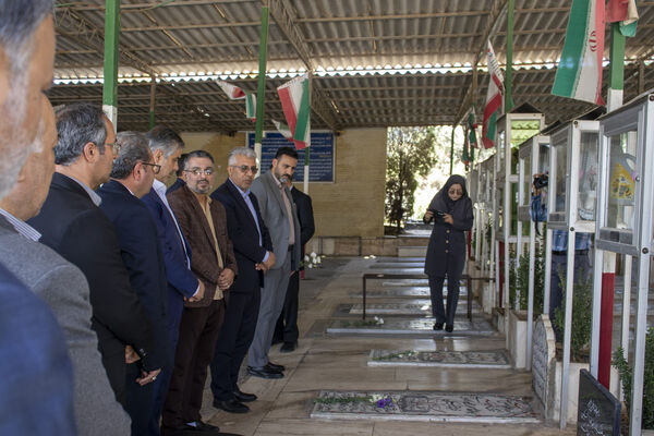 استاندار مرکزی در محلات؛ تجدید میثاق با شهدا و افتتاح ۸۳۴ میلیارد ریال پروژه عمرانی در هفته دولت