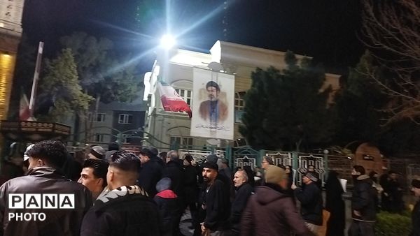 اجتماع خانوادگی فرهنگیان نیشابور در خیابان امام خمینی 