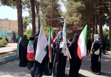 گام هایی که به عشق امام حسین قدم بر می داشتند
