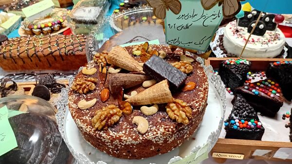 جشنواره کیک و دسر و شیرینی در مدرسه حضرت معصومه(ص) در اسلامشهر