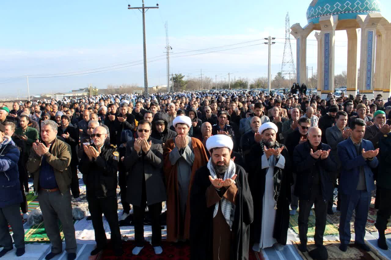 اقامه نماز عید سعید فطر در فاروج 