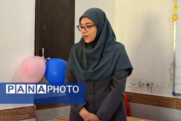 برگزاری جشن شکوفه‌های کلاس اولی دربهارستان‌دو