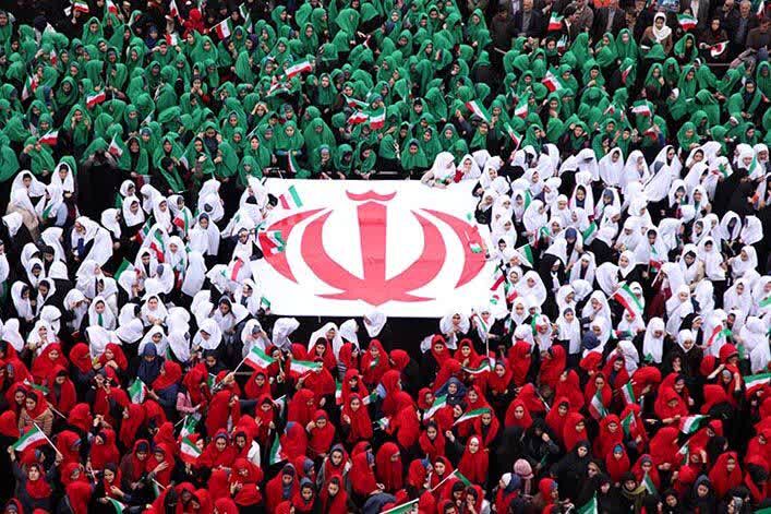 من نه فقط یک پرچم ، بلکه روایت کننده ای از استقامت مردم در تاریخ ملت هستم
