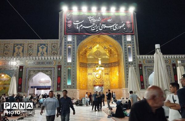 تجلی عشق و ارادت زائران در جوار بارگاه ملکوتی امام رضا(ع)