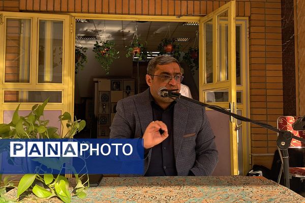 مراسم راز و رهایی؛ پنجره‌ای به دنیای دو نسل در دبیرستان نمونه‌دولتی ولایت بهارستان‌دو