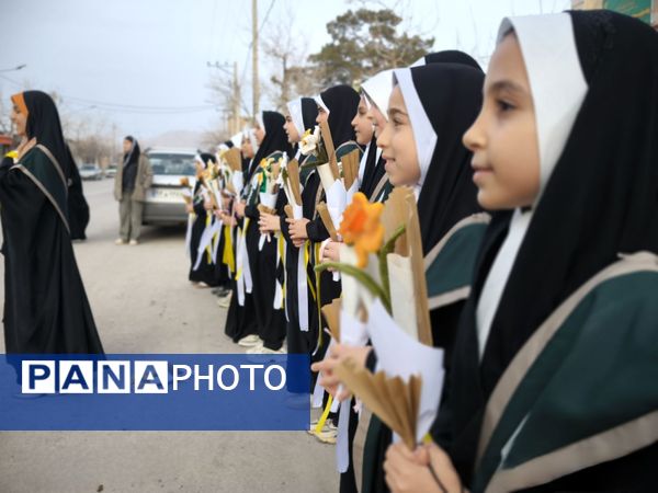 اجرای گروه سرود"هیئت دختران طوبی"در موکب های سطح شهرستان بام و صفی آباد 
