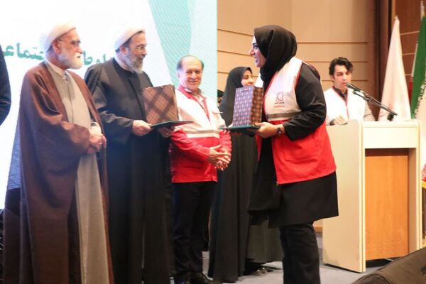 تجلیل از خیرین، پیشکسوتان و داوطلبان فعال جمعیت هلال احمر شهرستان جاجرم 