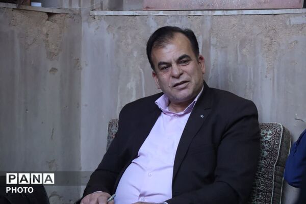 دیدار صمیمی معاون فعالیت‌های دانش‌آموزی سازمان دانش‌آموزی کشور با مسئولان یزد
