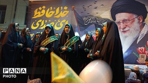 اجرای گروه سرود «اخت‌الرضا» در غرفه آموزش و پرورش مرند