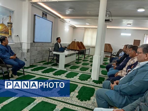 جلسه انجمن اولیا و مربیان مدرسه آیت الله خامنه‌ای