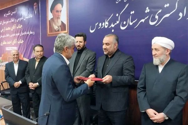 دادستان بعنوان مدعی‌العموم موظف به پیگیری حقوق مردم است