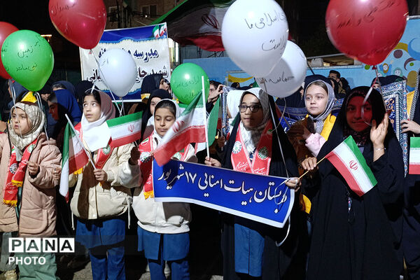  حضور فرهنگیان و دانش‌آموزان به‌مناسبت 12 فروردین ماه روز جمهوری اسلامی ایران 