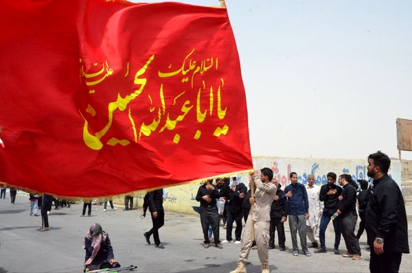 زابل در ماتم حسین؛ گلزار شهدا شهرستان زابل میزبان اشک و شور عزاداران حسینی