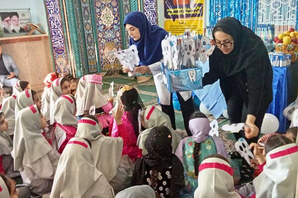  طرح مسواک‌زدن گروهی در دبستان شهدای معلم 