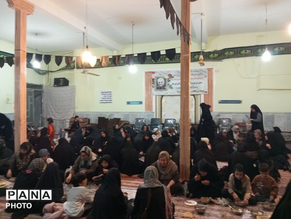 اقامه نماز جماعت همراه با افطاری در مسجد ابوالفضلی نیشابور 