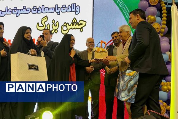 جشن روز پدر در سالن گلعباسی ورامین ؛ حضوریک هزار نفر از  پدران دانش آموزان گل‌های نمونه