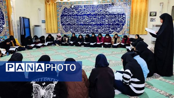 محفل انس با قرآن در دبیرستان نمونه دولتی حضرت زینب (س)