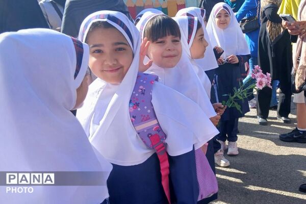 جشن شکوفه‌ها و آغاز شیرین کلاس اولی‌ها در دبستان دخترانه امین
