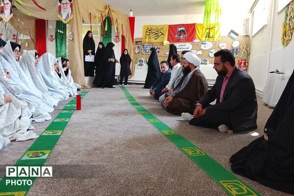 اقامه نماز جماعت در مدرسه شاهد مرضیه با حضور مسئولان آموزش‌وپرورش پاکدشت
