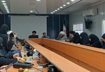 نشست صمیمی مربیان «طرح امین و طلاب» آموزش و پرورش استان لرستان با مسئولین