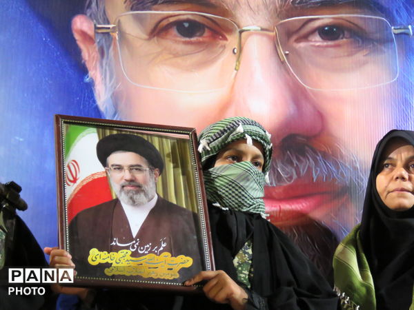 رژه دختران جان فدا همزمان با سراسر کشور در شهرستان خلیل آباد 