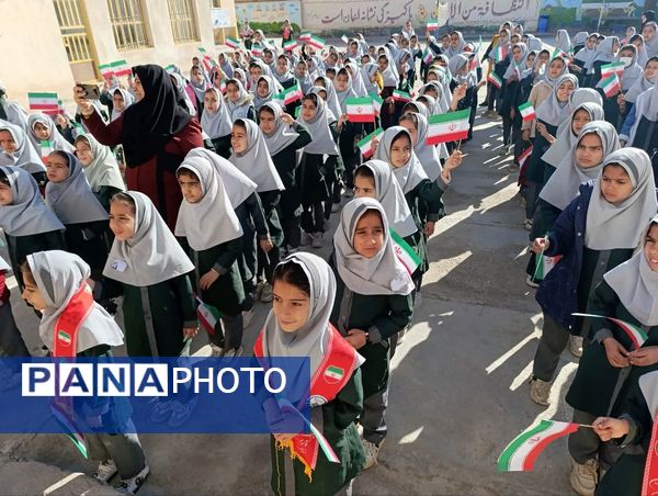 طنین زنگ انقلاب دردبستان خدیجه کبری ابرکوه  