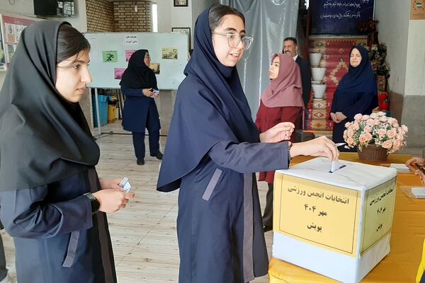 انتخابات انجمن ورزشی در دبیرستان پویش ناحیه ۳ شیراز 
