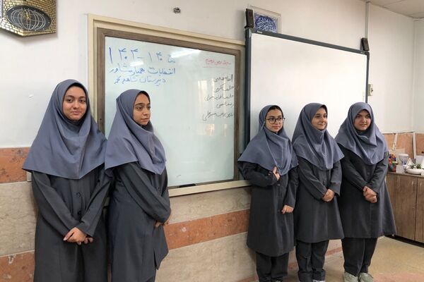 برگزاری انتخابات همیار مشاور در آموزشگاه شاهد نجمه ناحیه دو شهرری 