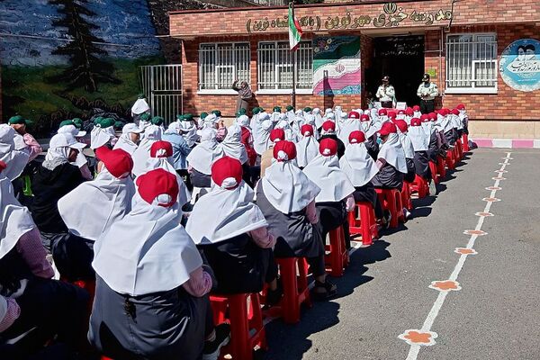 مراسم گرامیداشت هفته نیروی انتظامی در مدارس شهرستان فیروزکوه