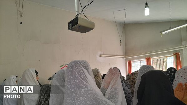 اقامه نماز جماعت در مدرسه الزهرا بیرانوند با حضور امام جماعت منطقه بیرانشهر 