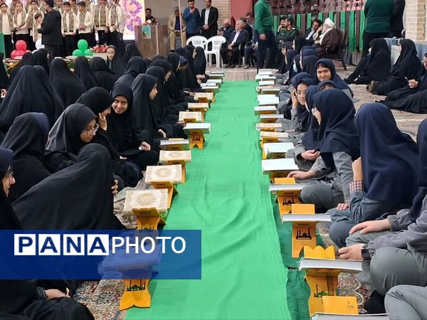 محفل انس با قرآن کریم همراه با نواخته شدن زنگ انقلاب 