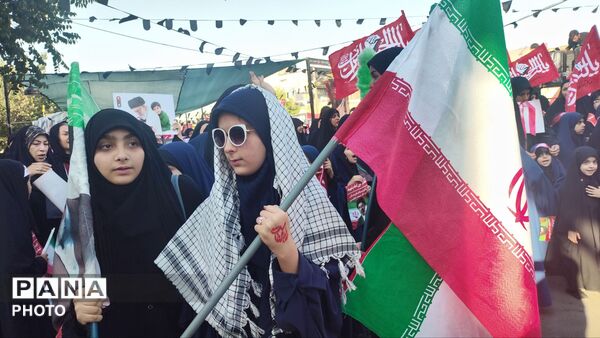 «باید برخاست» در اراک طنین‌انداز شد؛ پیام حماسه رهبر شهید به نسل نوجوان رسید