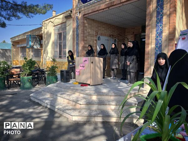 جشن جوانه ها در دبیرستان نمونه اندیشه 