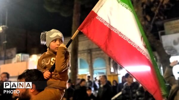 حضور خودجوش مردم نیشابور در خیابان های این شهر