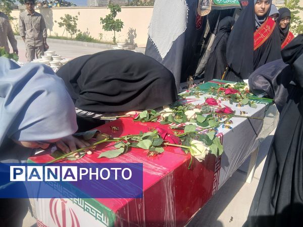 مراسم تشییع شهید گمنام در دبیرستان فرزانگان میناب