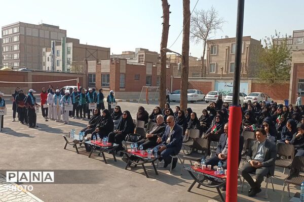 طنین زنگ هفته تربیت‌بدنی در هنرستان تلاش قرچک با اجرای برنامه‌های ورزشی و فرهنگی