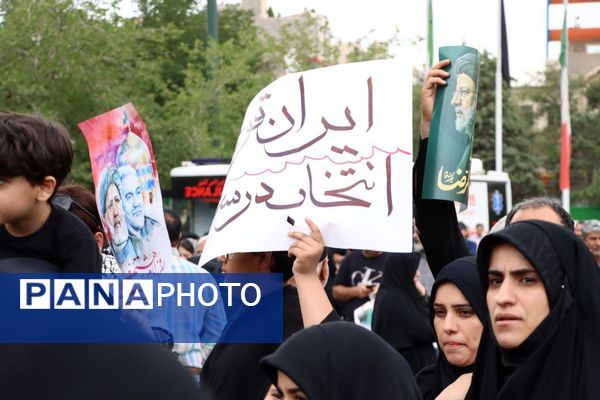 سیل خروشان زائران و مجاوران رضوی در مراسم تشییع پیکر شهدای خدمت