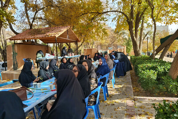 محفل صمیمی کارکنان اداری ناحیه ۴ شیراز به مناسبت روز زن