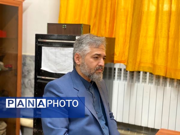 تقدیر از مشاور هنرستان مهدیزاده نیا ناحیه هفت مشهد