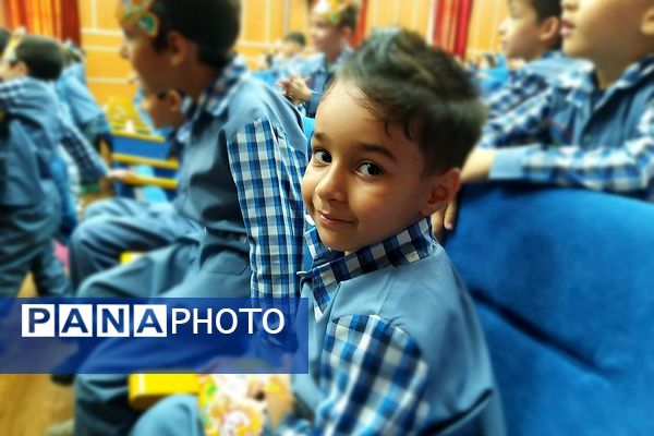 برگزاری جشن الفبای پسران دبستان شهدای غزه در کانون ملائک شهرستان قرچک با حضور گروه نمایشی روناک