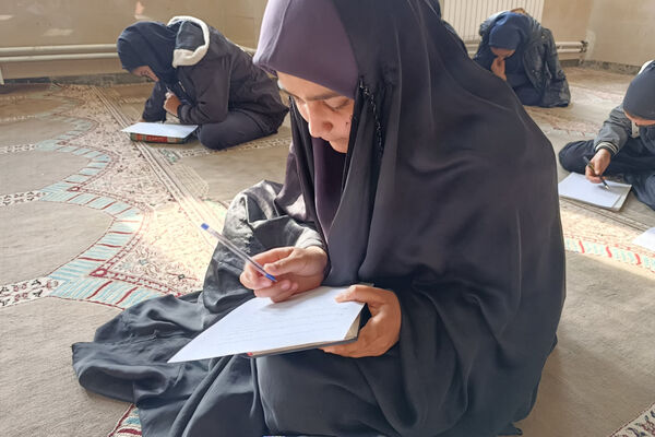 محفل انس با قرآن و مسابقات قرآن و عترت در دبیرستان الزهرا(س) دیشموک
