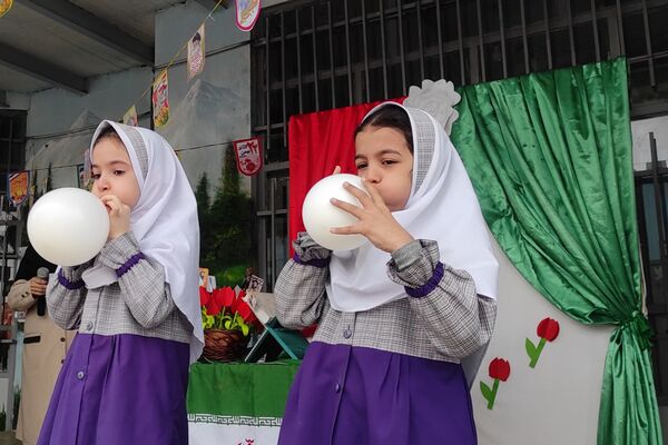برگزاری جشن‌های باشکوه پیروزی انقلاب اسلامی در مدارس رباط‌کریم